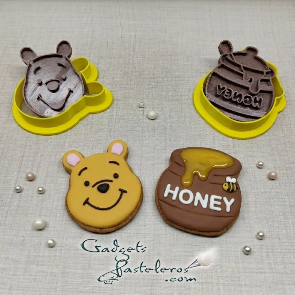 Set x 2 Cortadores + sello Winnie the Pooh - Imagen 3