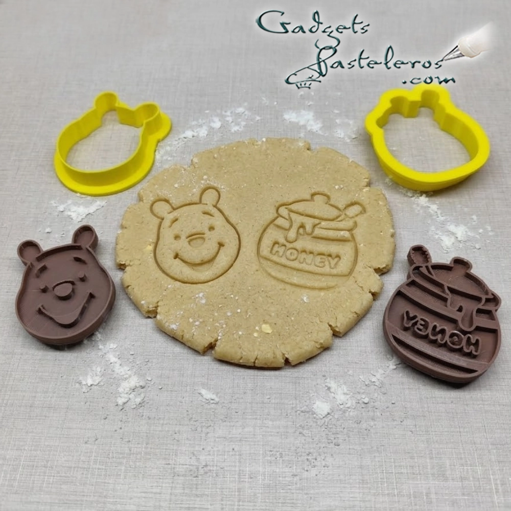 Set x 2 Cortadores + sello Winnie the Pooh - Imagen 2